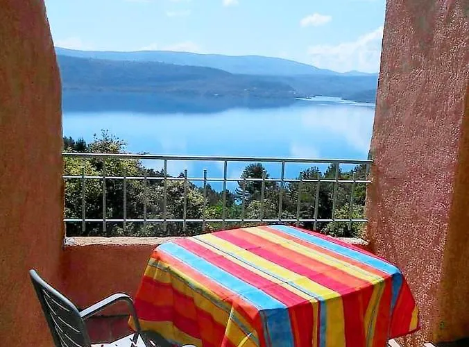 Appartement Charmant Avec Vue Sur Le Lac A Sainte Croix Du Verdon 44 M² Terrasse