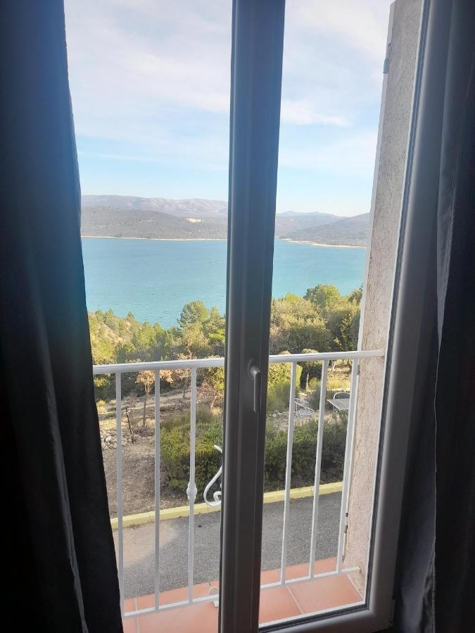 Lakeside Retreat: Croix Du Verdon * Sainte-Croix-de-Verdon