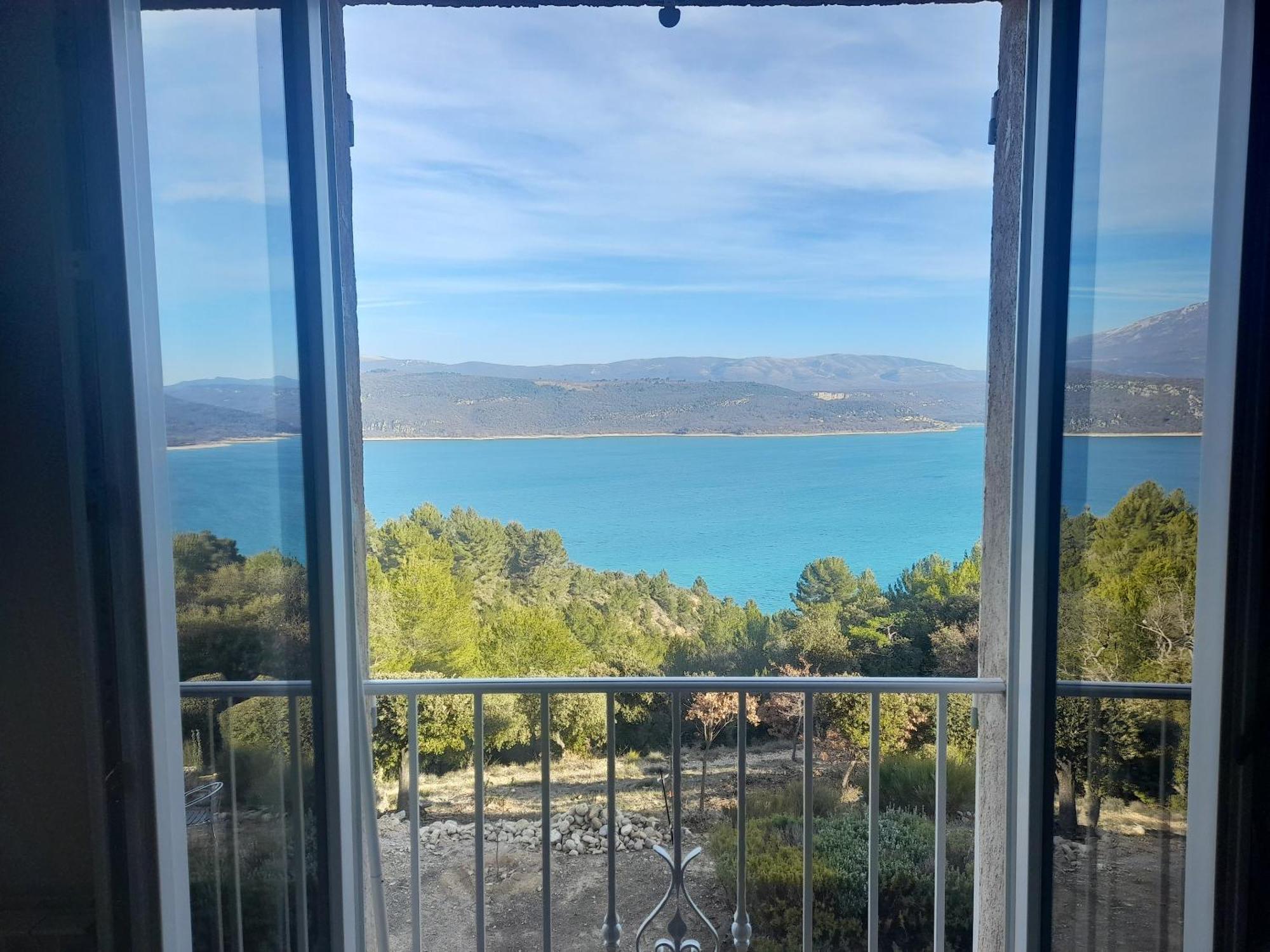 Lakeside Retreat: Croix Du Verdon Apartment